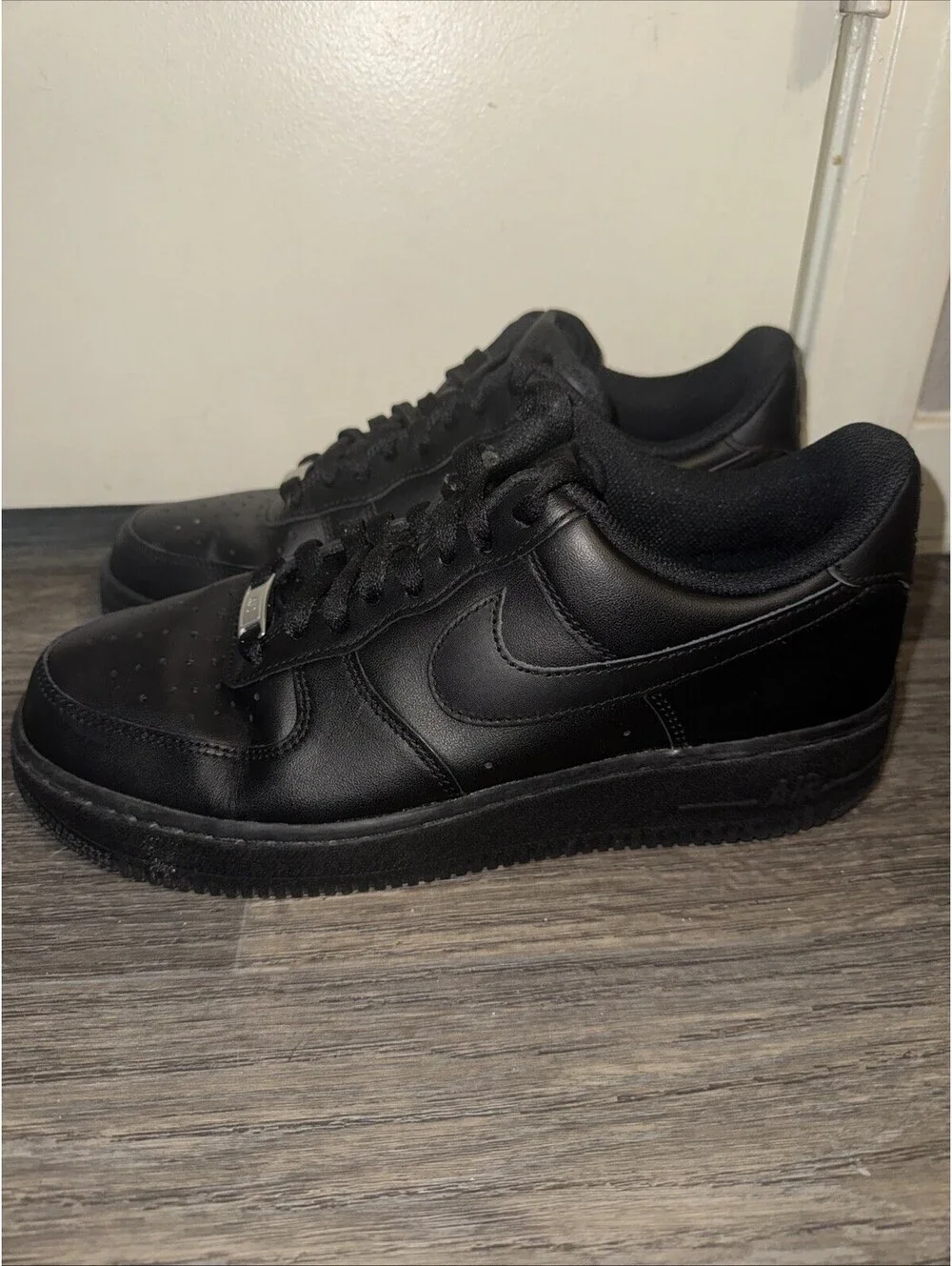 Nike Air Force 1 07 Triple Black Mens Size 10 CW2288-001 Low Classic Sneakers